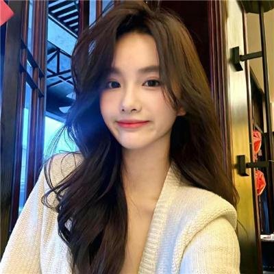 穿黄靴子的女孩